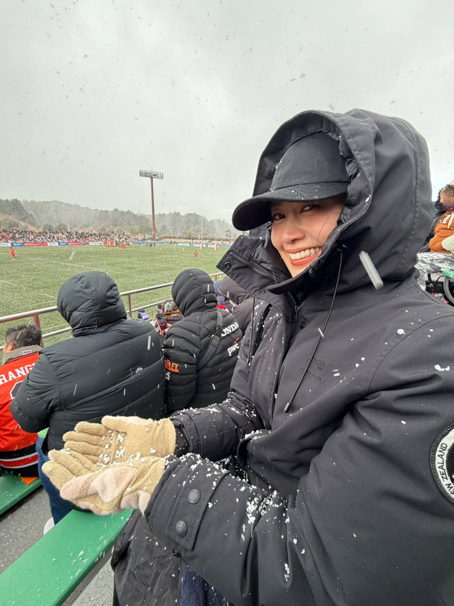 念願の鈴鹿🔥

三重ホンダヒートのホストスタジアム🏟️
距離が故に行けてなかったけれど、ようやく行けました🥹❤️‍🔥

鈴鹿でのヒートホンダのコールは最後のシーズン。生で聞けて良かった。

ちなみに、希少な気象だったらしく
晴れと吹雪を繰り返しながらの観戦になりました😂

#リーグワン