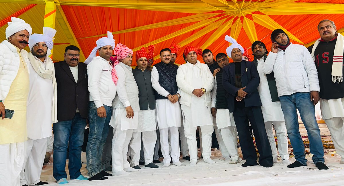 MLAKuldeepVats's tweet photo. आज गाँव गिरावड़, झज्जर में आयोजित किसान संत गरीब दास गरिमा सम्मान समारोह में शामिल होने का अवसर मिला।

इस दौरान बाढ़ के समय बादली हल्के के गाँवों में मोटर, पाइप और अन्य आवश्यक सामान भिजवाने के प्रयासों के लिए समस्त बादली हल्के की ओर से धन्यवाद दिया।

@kharge 
@RahulGandhi 
@priyankagandhi 
@kcvenugopalmp 
@BhupinderShooda 
@DeependerSHooda