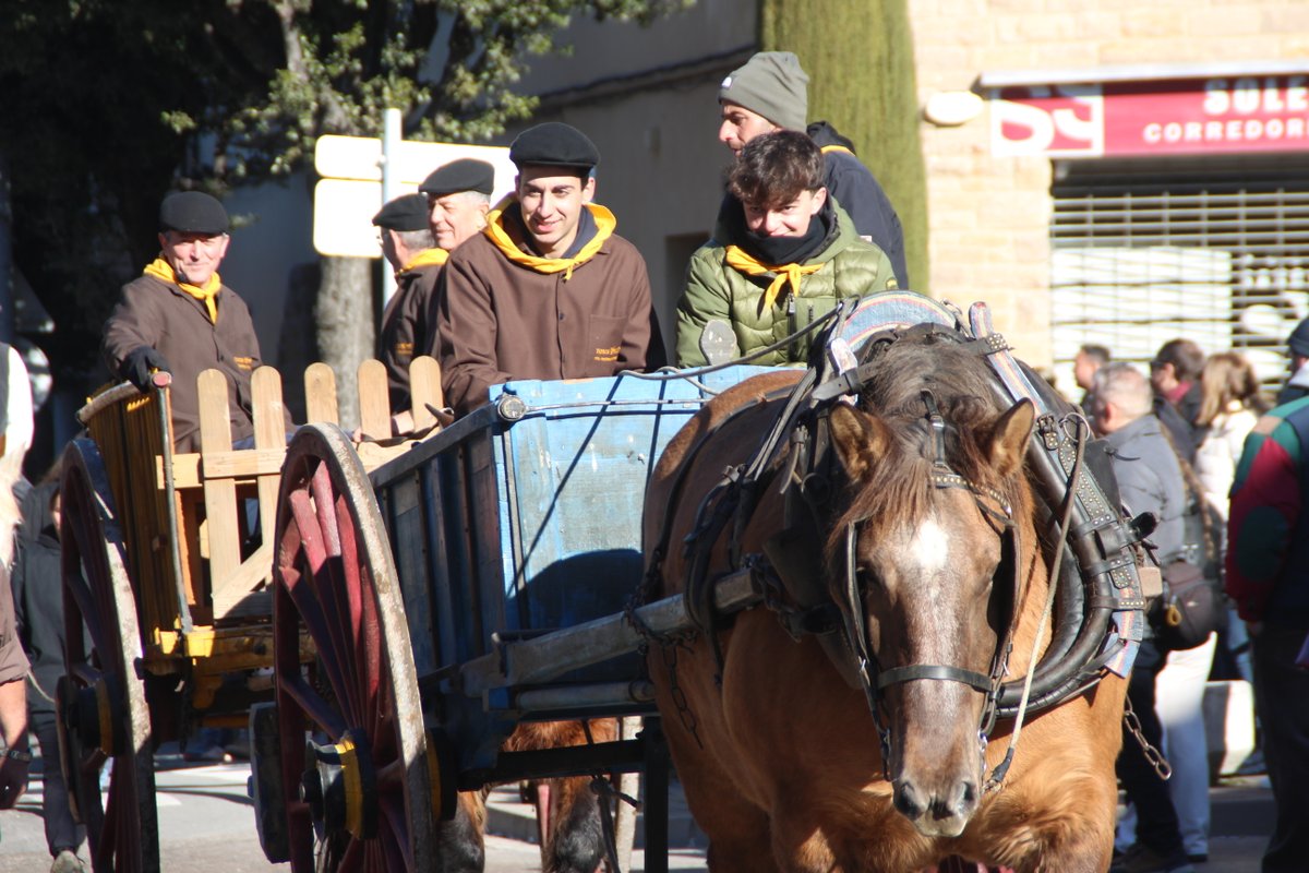 Els <a href="/TonisTaradell/">TonisTaradell</a> 2026 llueixen patrimoni rural amb o sense cavalls taradell.com/2026/01/11/ton…
