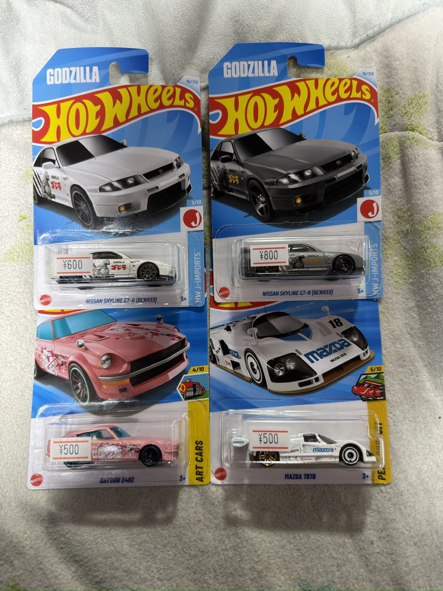 Ak40609589's tweet photo. 東京オートサロン購入ミニカー　トミカとホットウィール　他の限定ミニカーは完売で買えませんでした。転売ヤーの気迫には勝てんわー https://t.co/QgNwTvfUj0