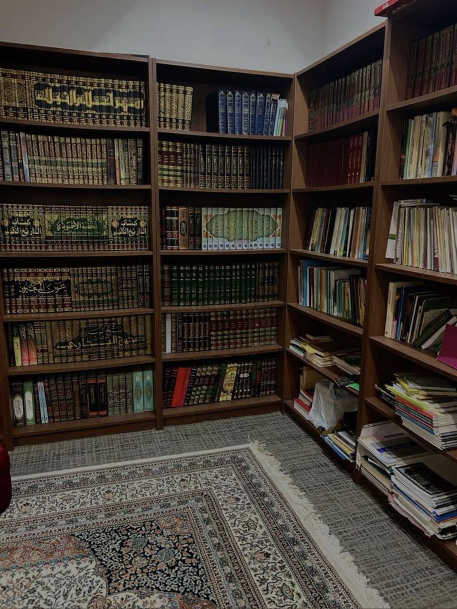 من هو العالم الذي تود أن تكون جميع مؤلفاته المطبوعة لديك ؟