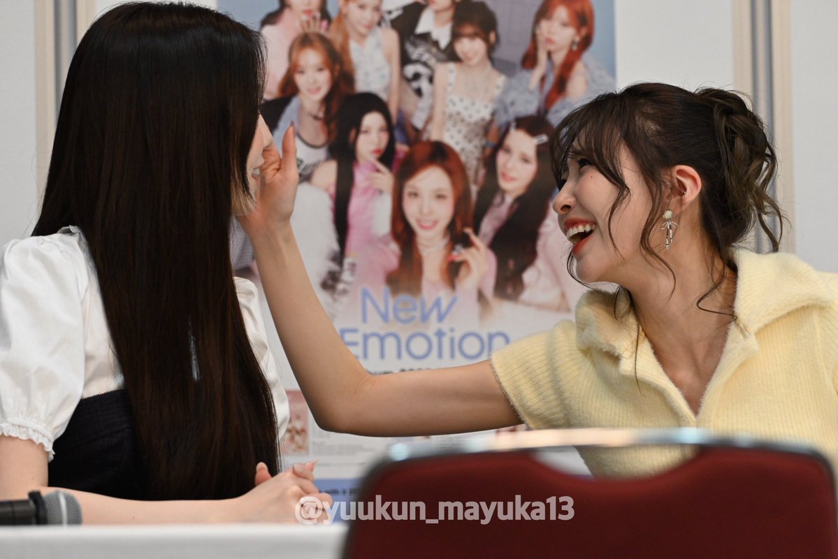 20260110 大阪 全員サイン会 03ズ ほんとに仲良いね🤍💚 #AYAKA