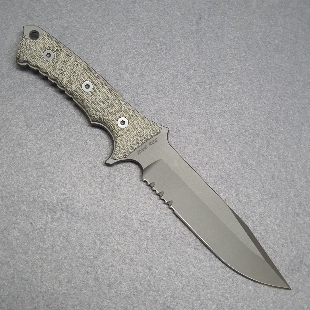 Available Friday evening at the ToolsForGents.com store.

Freitag Abend im Shop von ToolsForGents.com zu bekommen.

#everydaycarry #chrisreeveknives #toolsforgents