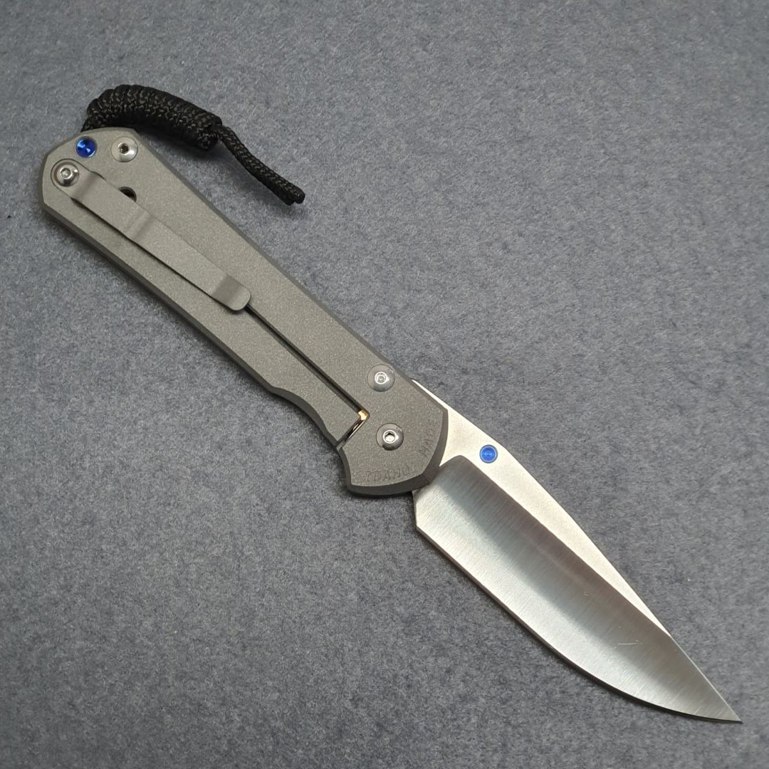 Available Friday evening at the ToolsForGents.com store.

Freitag Abend im Shop von ToolsForGents.com zu bekommen.

#everydaycarry #chrisreeveknives #toolsforgents