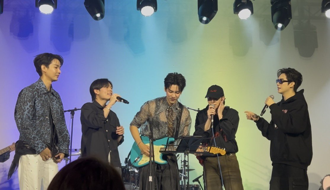 เป็นมีตแรกที่ SBFIVE ครบ 5 คนจริง ๆ 🥹
#GardenBackConcert 
#TaeDarvid