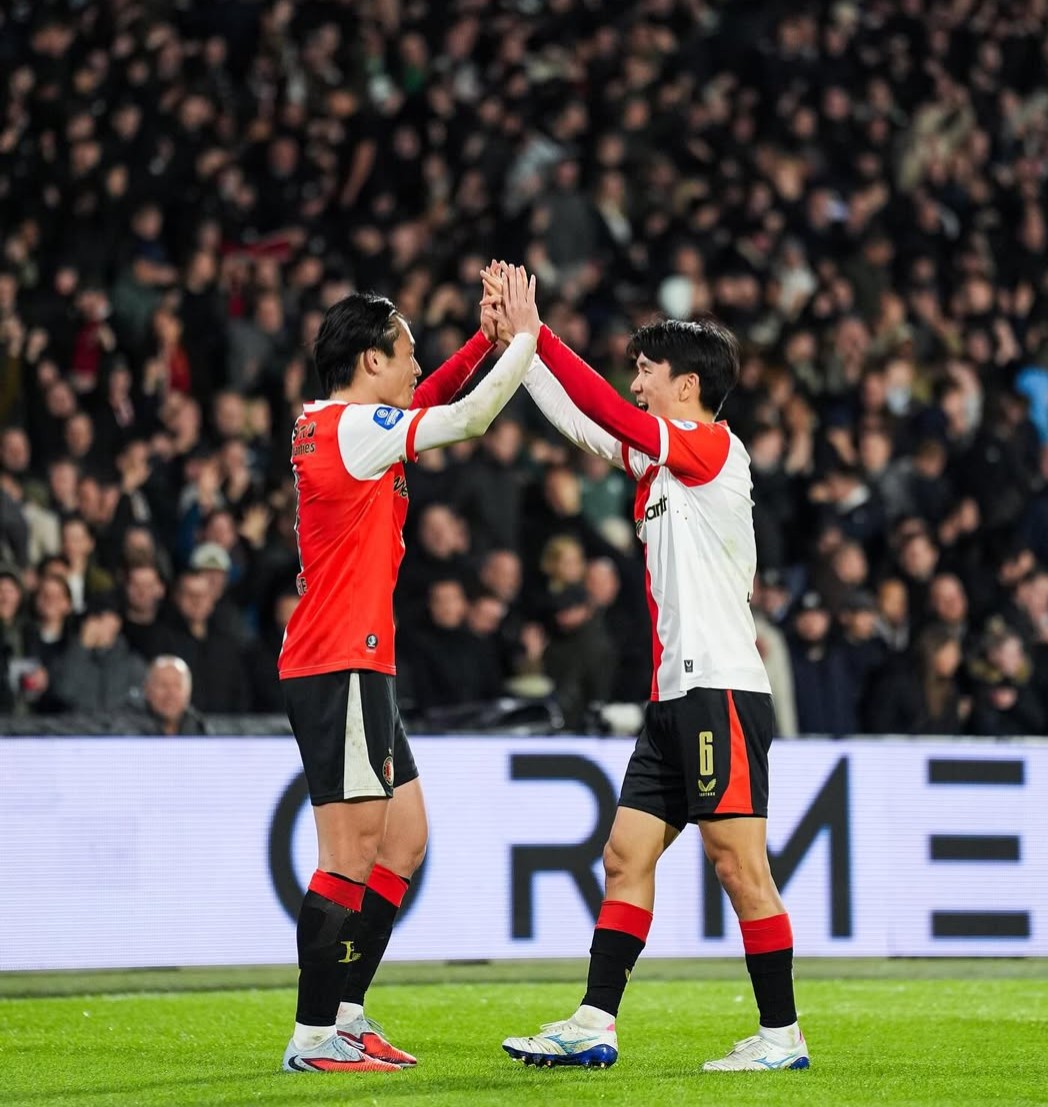 🇳🇱🅰️ Ayase Ueda (27) takes a break from the goals and provides