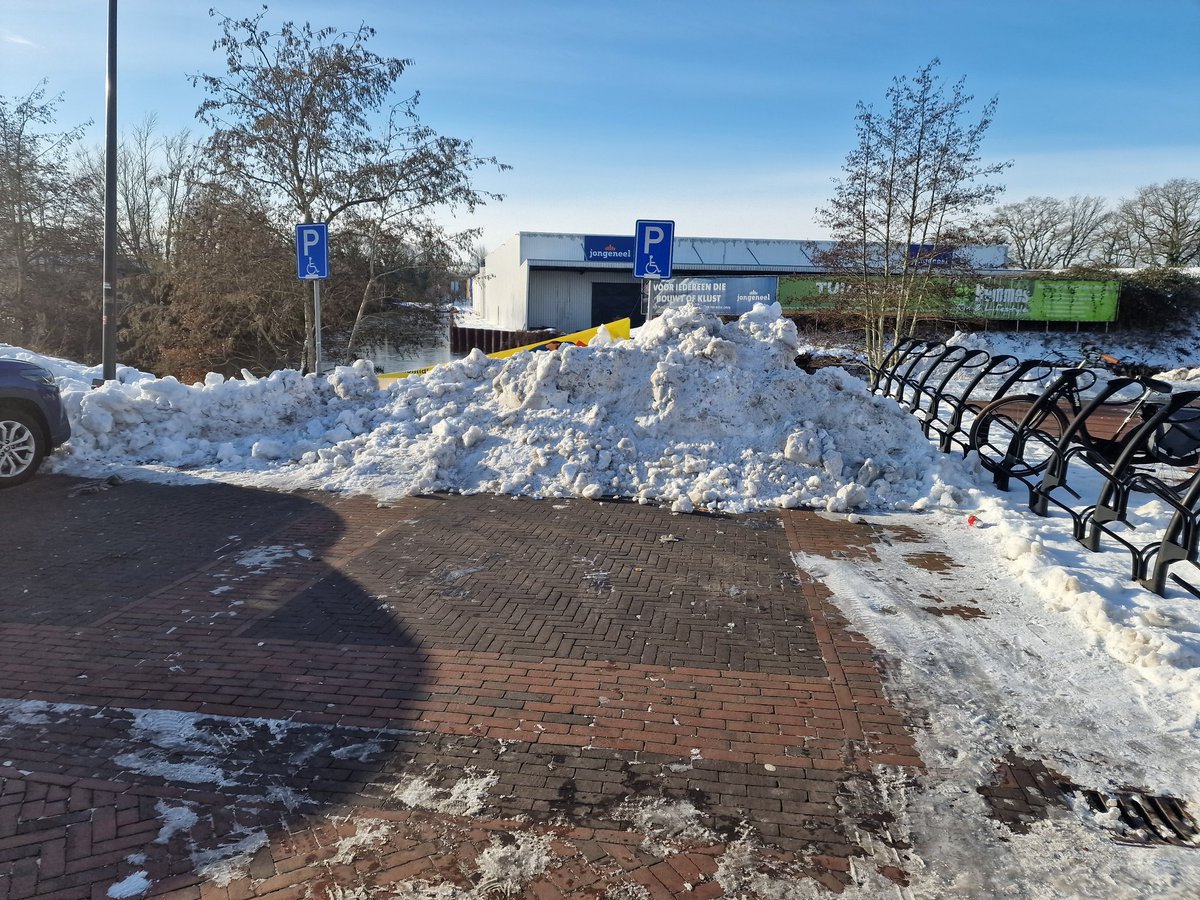 <a href="/POL_Coevorden/">Politie Coevorden</a> <a href="/Coevordenaren/">Coevordenaren</a> <a href="/CoevordenHAH/">Coevorder Courant</a> invalidenparkeerplaatsen zijn geen sneeuwverzamelplaatsen. En beste winkeliers als er een stukje sneeuwvrij is, zet dan niet daar je reclamebord neer