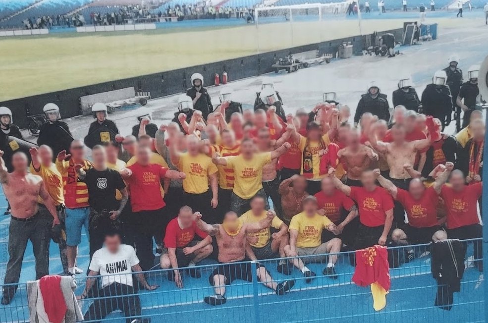 ❌Czytam te akta Tomasz P. ps. "Dragon", z którym się wczoraj ściskał prezydent Karol Nawrocki i nic nie mogę znaleźć o patriotyzmie, bogu i ojczyźnie. A z honoru to tylko sprzedawanie kolegów. 
❌I dużo zdjęć ze swastyki, książkami Adolfa Hitlera i hajlującymi młodymi