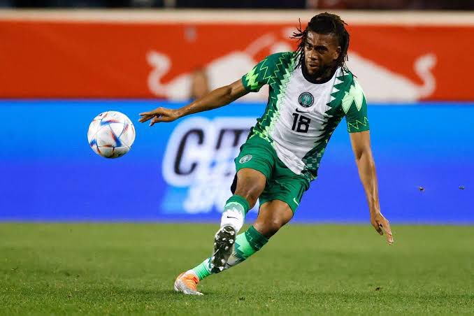 Meet Sir Alex Iwobi, he’s the first Nigerian player to link bridges with his leg. 

Class is indeed permanent 👑