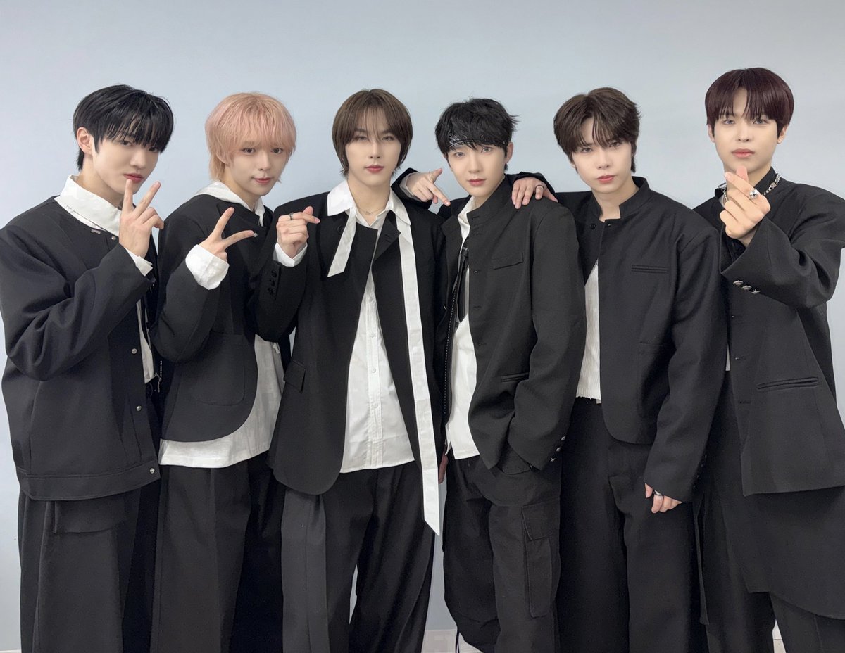 [📸] 260111 GENUS FREE SHOWCASE

오늘도 제너스가 도쿄에서 무사히 공연을 마쳤는데요! 저희의 공연 재미있으셨을까요??!!  아직 공연 이틀차밖에 되지 않았지만 팬 여러분 덕분에 조금씩 적응해 가는 거 같아요!! 앞으로도 팬 여러분들을 볼 시간이 많이 남았으니깐 저희 제너스와 계속 함께해