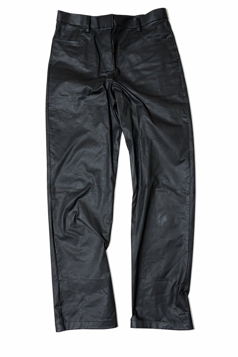 PT-04です。 着画だと伝わりにくそうなので、見た目はレザーパンツぽく