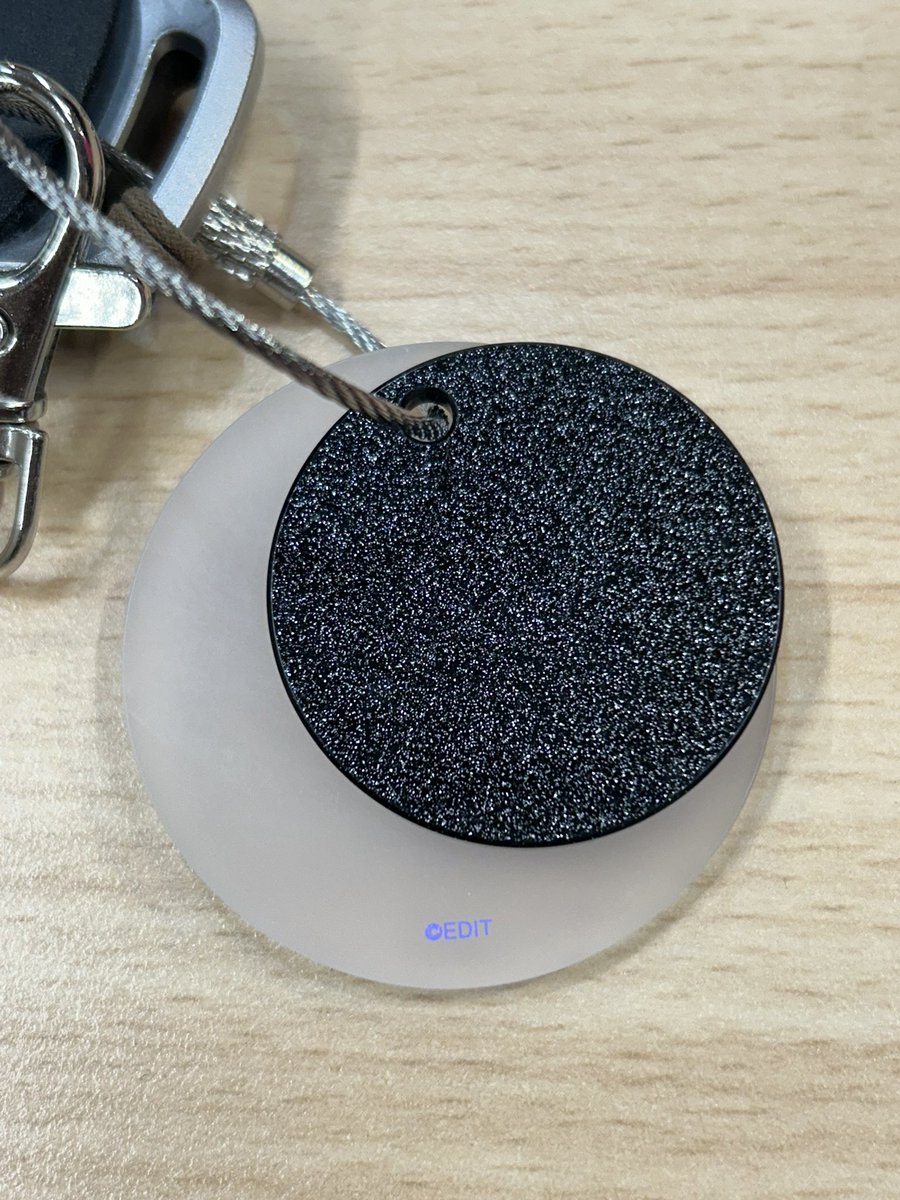 とある展示会で購入した大好きな図柄が描かれていたはずのキーホルダー

ただの丸いキーホルダーになってしまった😭