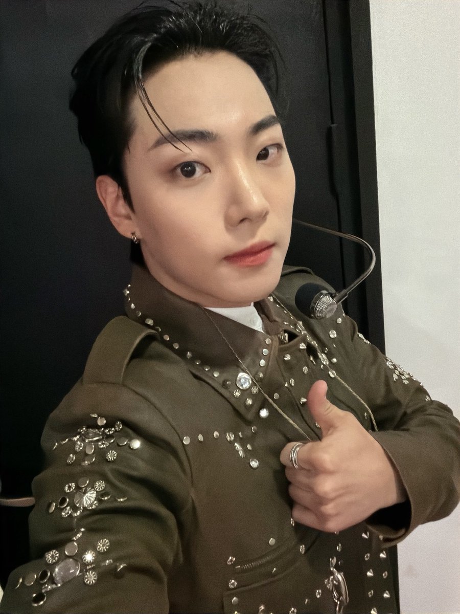 onf_feed's tweet image. #이션 #E_TION Weverse Update

"오늘을 끝으로 콘서트를 마무리했습니다
진짜 에너지 넘치는 콘서트여서 행복했어요
2026년을 함께 시작할 수 있어서 더 뜻깊고 즐거웠습니다
좋은 에너지로 우리 2026년도 행복하게 보내자
우린 서로의 용기이자 다짐이다 🧡"

@WM_ONOFF #온앤오프 #ONF