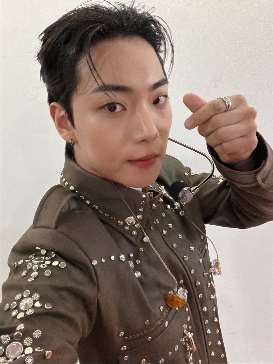 onf_feed's tweet image. #이션 #E_TION Weverse Update

"오늘을 끝으로 콘서트를 마무리했습니다
진짜 에너지 넘치는 콘서트여서 행복했어요
2026년을 함께 시작할 수 있어서 더 뜻깊고 즐거웠습니다
좋은 에너지로 우리 2026년도 행복하게 보내자
우린 서로의 용기이자 다짐이다 🧡"

@WM_ONOFF #온앤오프 #ONF