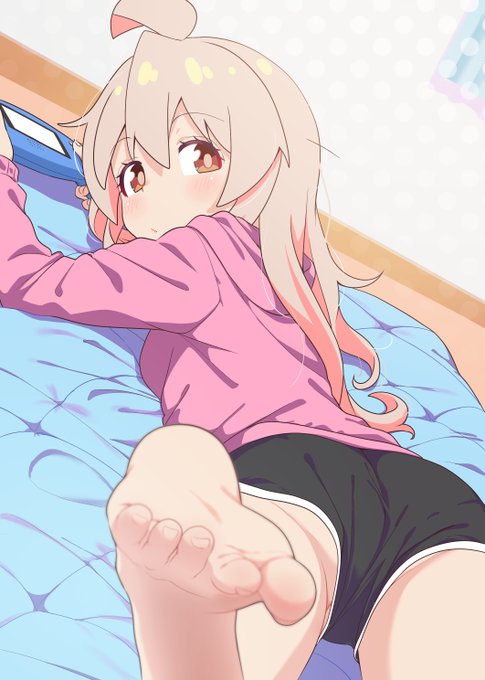 みはり「お兄ちゃんご飯出来たよ～」
まひろ「お、セーブしたらいくわ」 