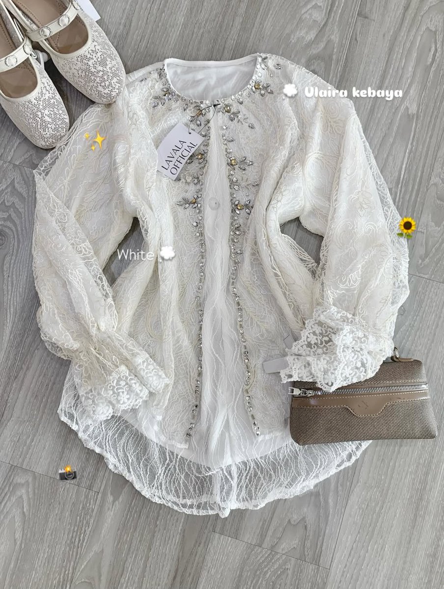 bakpa0w's tweet image. Pretty lace blouse for raya or kondangan