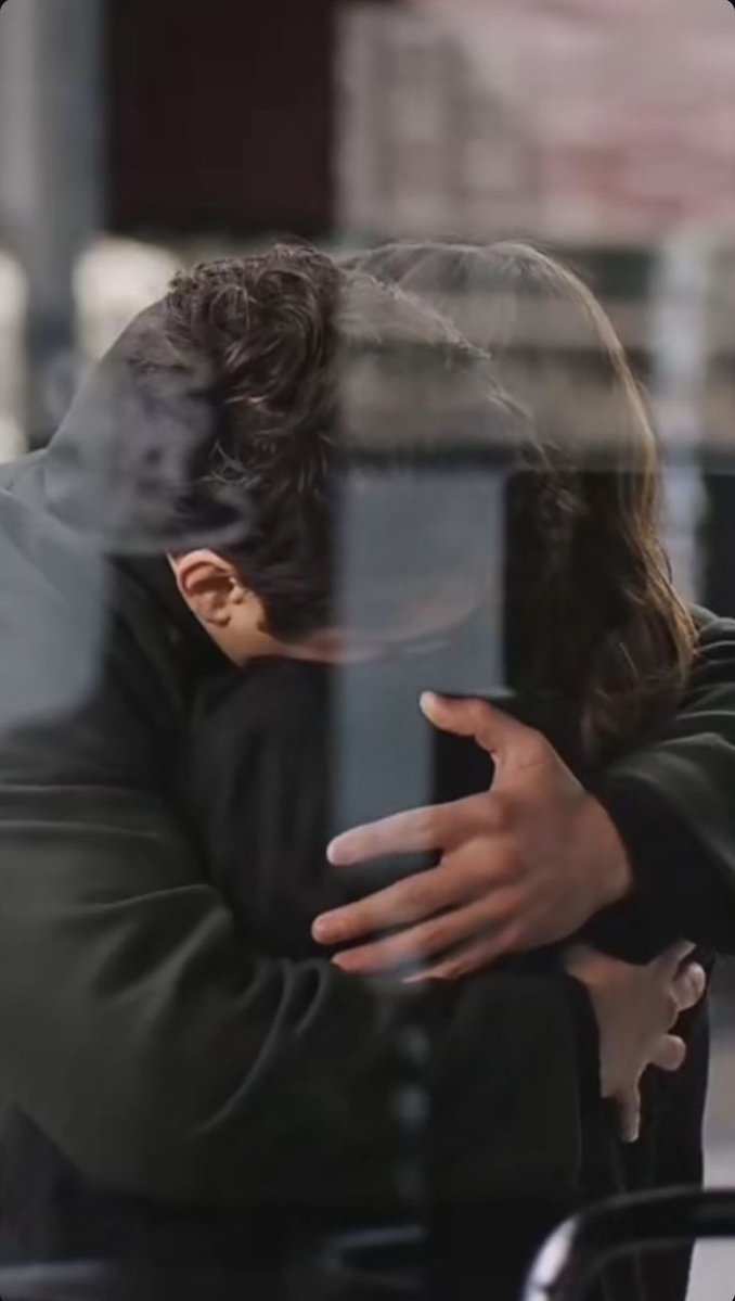 TuIntravenosa's tweet image. A por un domingo donde se corte la distancia en un abrazo, y el sentimiento de amor traspase la pantalla, cada día tome más fuerza. 🥰
¡Feliz Domingo!. ✨