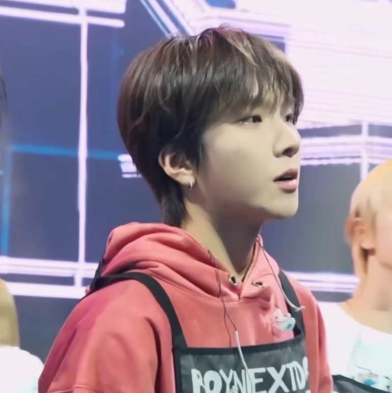 skrrrrrrbnd's tweet image. 난 진짜 운학이 막 화려한 무대의상 입었을때보다 그냥 자기 사복 편하게 입었을때가 더 설렘