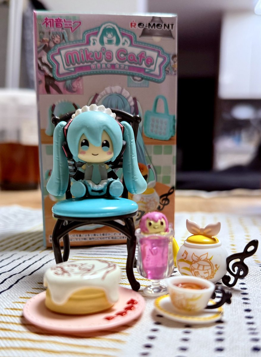 1/8 확률 미쿠피규어 겟또다제
심각하게 귀엽다