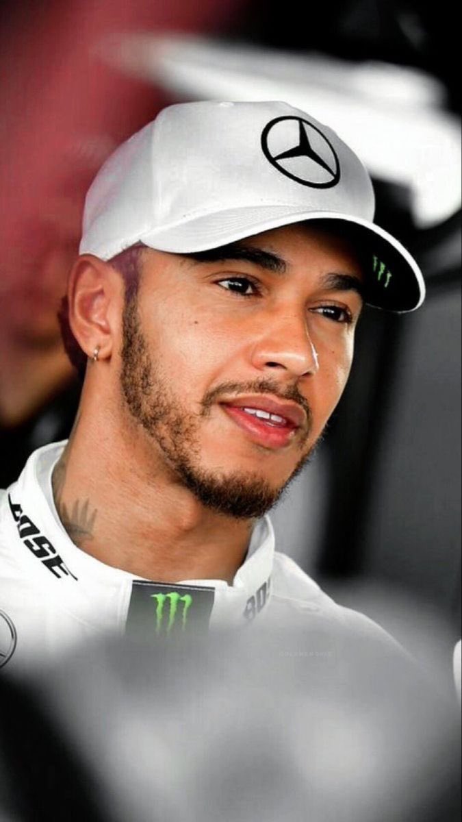 mercedarri's tweet photo. Lewis Hamilton’s cause what do you MEAN these photos were taken almost 10 years apart https://t.co/mejnFtrhki