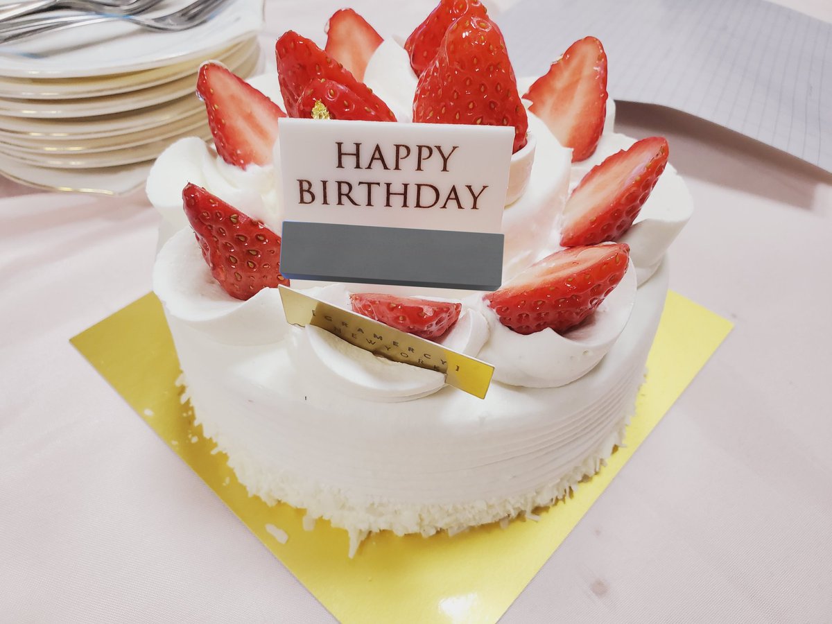 spr_3816's tweet photo. 家族と一緒に食べた誕生日ケーキ
美味しかった〜！ https://t.co/BaLYHBmU3L