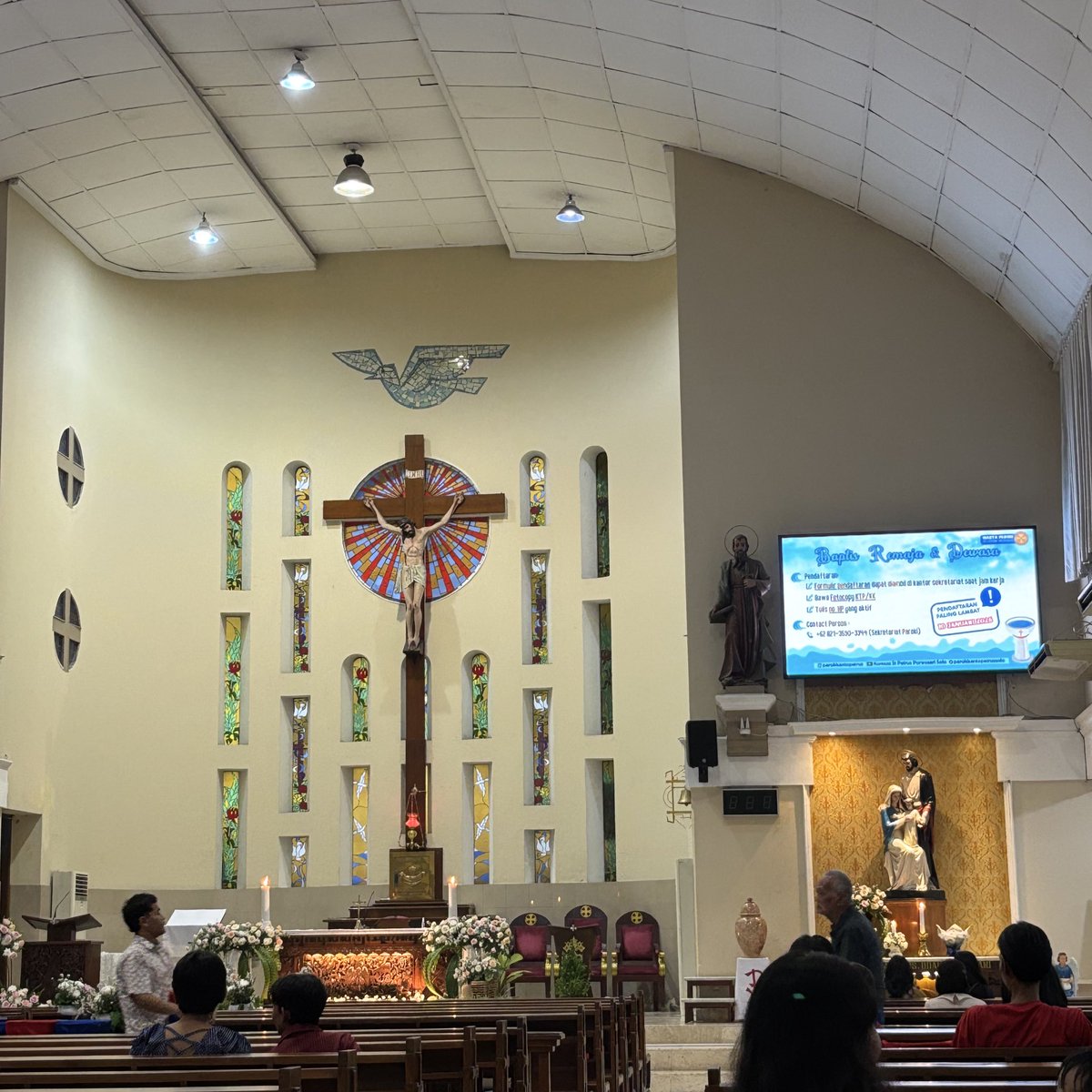 yaudhap's tweet image. pisan ngepost nggreja malah diroasting