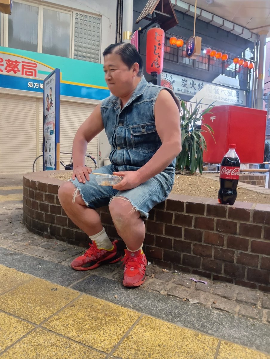 そっと置かれたコーラに苦笑いのスギちゃん

#ダウプラGO
#ダウプラGOエントリー
