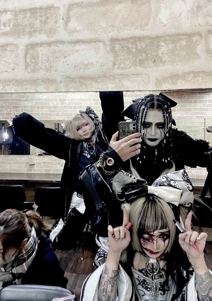 Hitone_DAMNED's tweet image. 1/11 池袋ブラックホール

今年もここから始めましょう