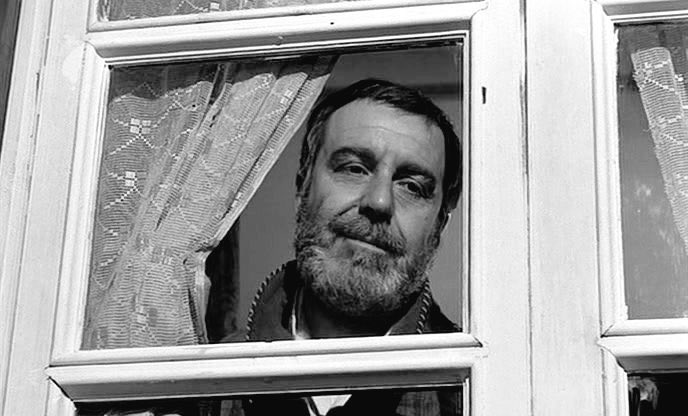 Cop223_'s tweet image. Dissacrante come solo lui sa fare, formalmente perfetto, ricco di simbolismi e rimandi artistici, splendidamente interpretato (Fernando Rey mostruoso) e con un finale eccezionale, di una sottigliezza unica. 

L’ennesimo scacco al Re del Maestro Luis Bunuel. 

🇪🇸 Viridiana (1961)