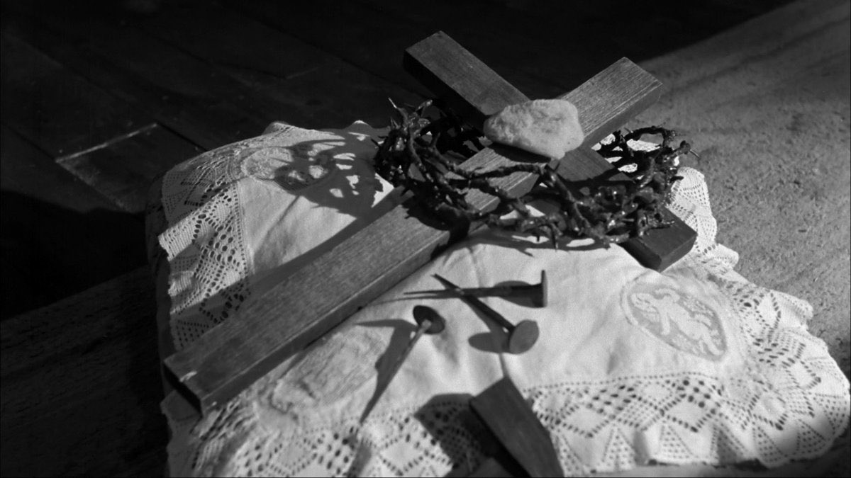 Cop223_'s tweet image. Dissacrante come solo lui sa fare, formalmente perfetto, ricco di simbolismi e rimandi artistici, splendidamente interpretato (Fernando Rey mostruoso) e con un finale eccezionale, di una sottigliezza unica. 

L’ennesimo scacco al Re del Maestro Luis Bunuel. 

🇪🇸 Viridiana (1961)