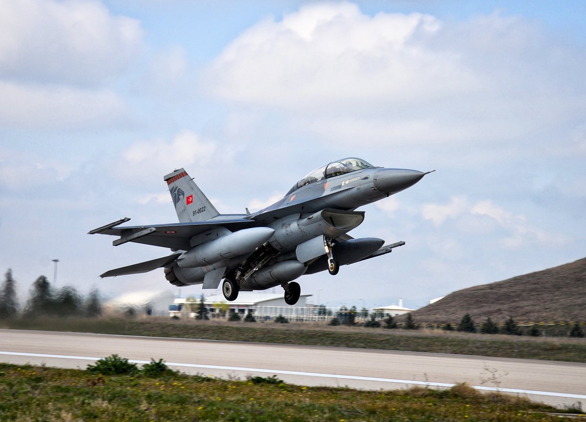 Ufka doğru değil, hedefe doğru yükseliş.✈️🇹🇷

#MillîSavunmaBakanlığı
#GününFotoğrafı 📸