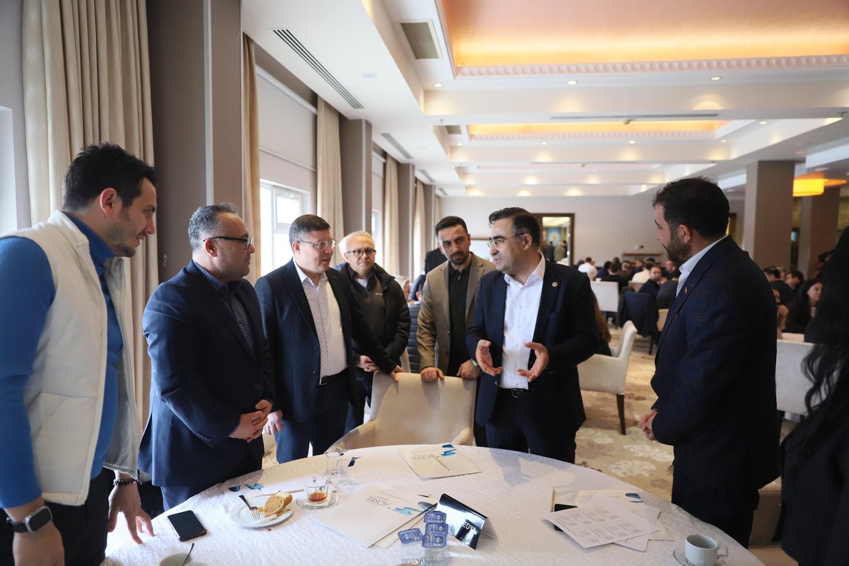 İlimizde düzenlenen AK Parti Uşak İl Başkanlığı Teşkilat Kampı’nın kapanış programına katıldık.
İl Başkanımız Turgay Şahin, TBMM Divan Kâtip Üyemiz ve Milletvekilimiz İbrahim Yurdunuseven, Milletvekilimiz Ali Özkaya, Uşak Milletvekillerimiz Fahrettin Tuğrul ve İsmail Güneş,