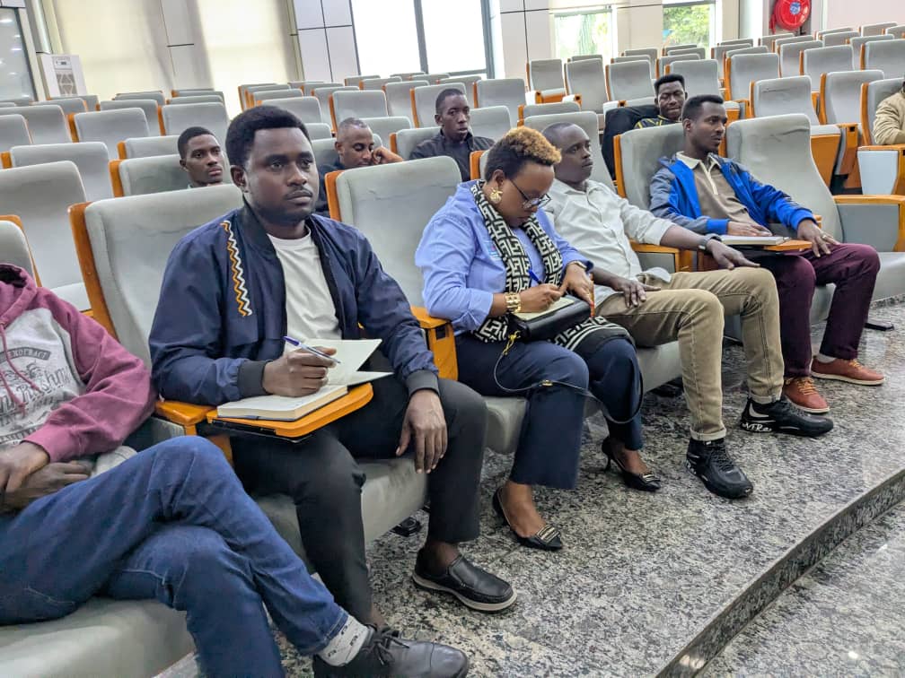RYVCP_Gasabo's tweet photo. Ku biro by'Umujyi wa Kigali hateraniye inama ihuje @RwandaYouthVol1 bahagarariye abandi baturutse mu Turere twa @Gasabo_District @Nyarugenge na @KicukiroDistr . Inama igamije kureberahamwe imigendekere y'ibikorwa dukora buri munsi nibyo duteganya gukora. @RwandaLocalGov https://t.co/fdpONQdsoX