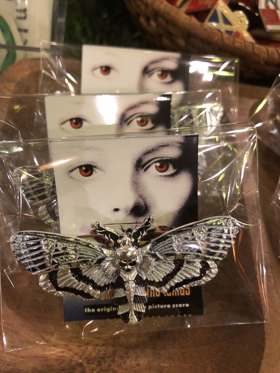 再入荷🐛 髑髏蛾ブローチ(シルバー/ブロンズ) 各¥1100 再入荷お待たせ