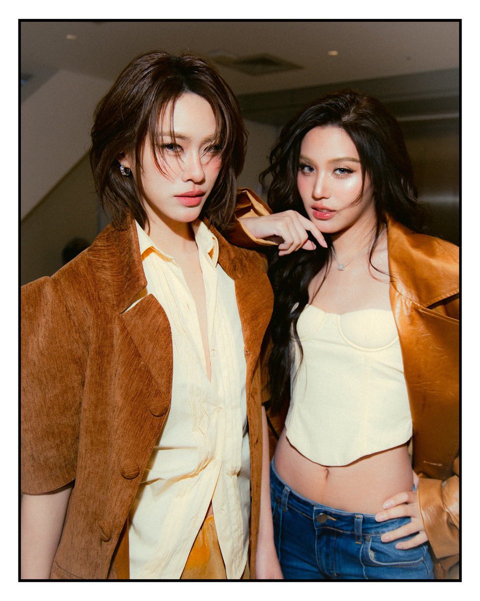 SAPPHlST's tweet image. i love it when hot people are even hotter together