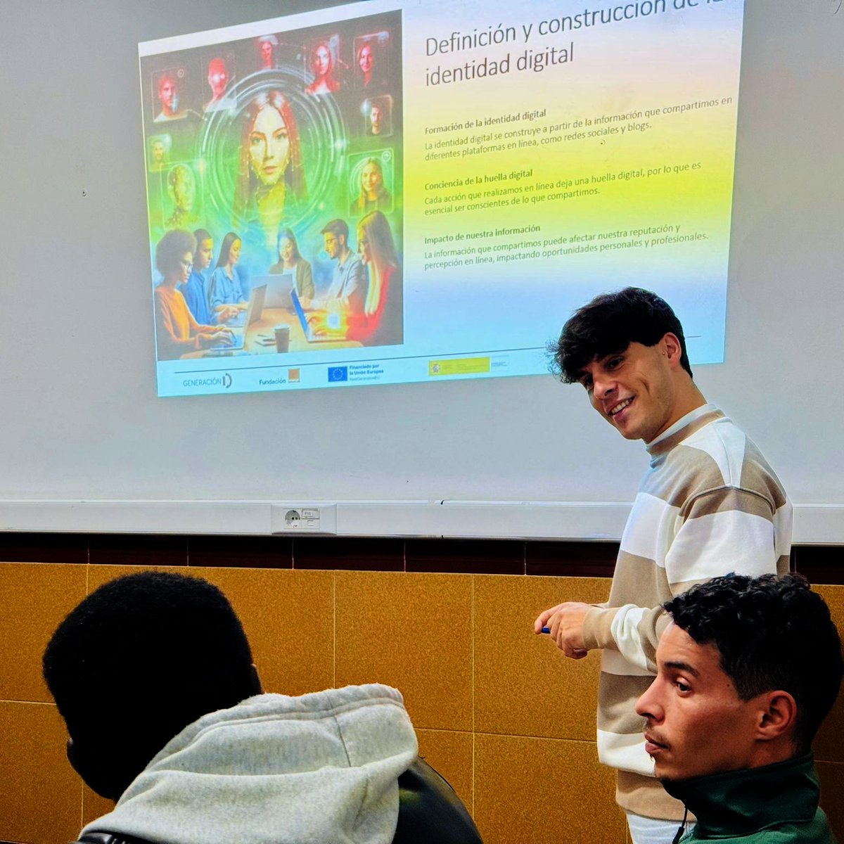 🔐📱 Acompañando a la juventud en su camino digital

En el Programa de Emancipación “Buzzetti” de la <a href="/funddonbosco/">✳️ Fundación Don Bosco</a> en Córdoba estamos acogiendo los talleres de formación digital impartidos por la <a href="/fundacionorange/">Fundación Orange</a>