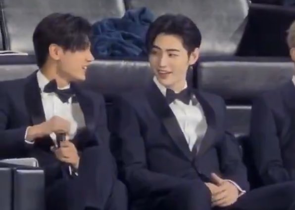 akeeh_h's tweet image. jayhoon 144p but their happiness is 1080p 🤏