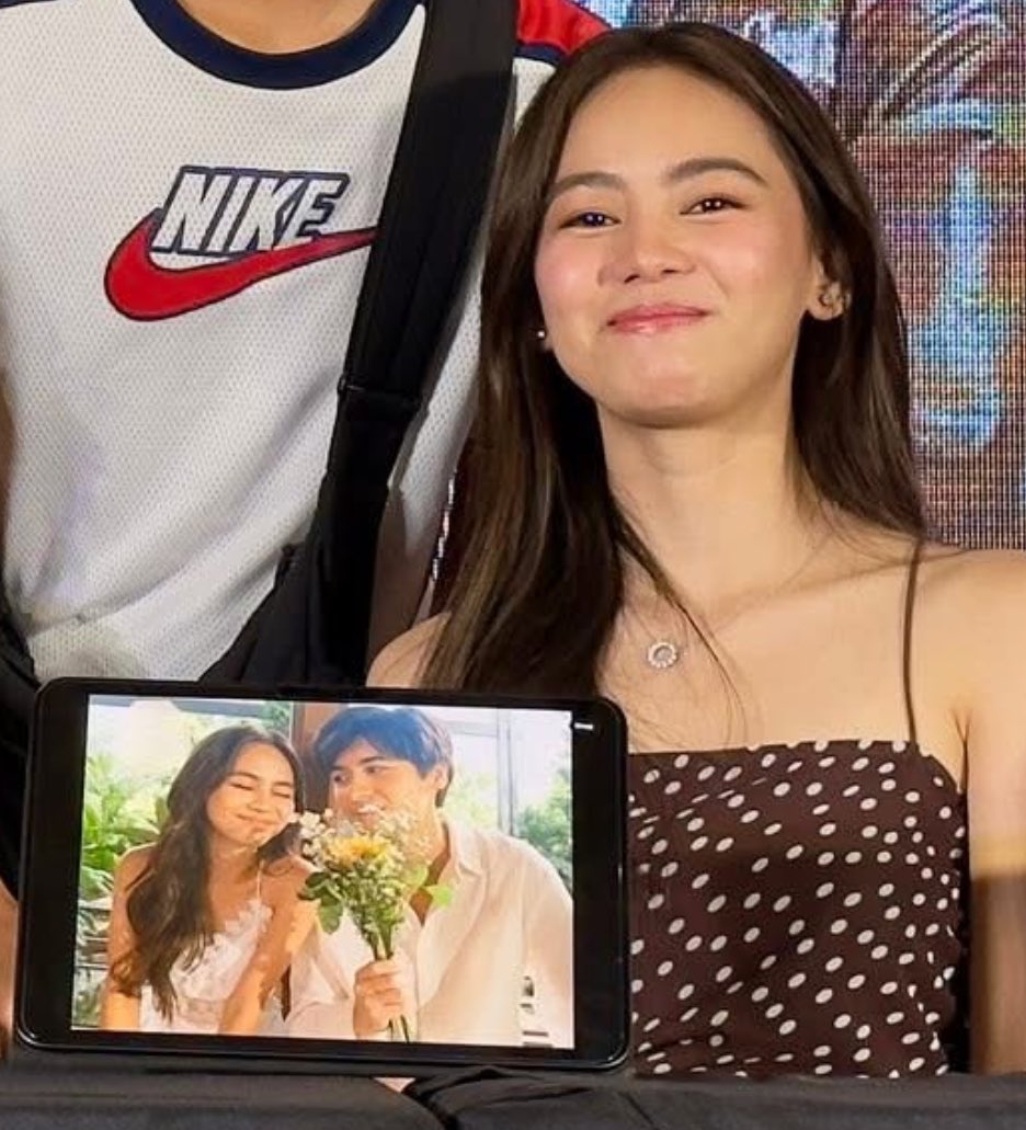 ashdresthing's tweet image. ashtine wearing blush on with the shade andres