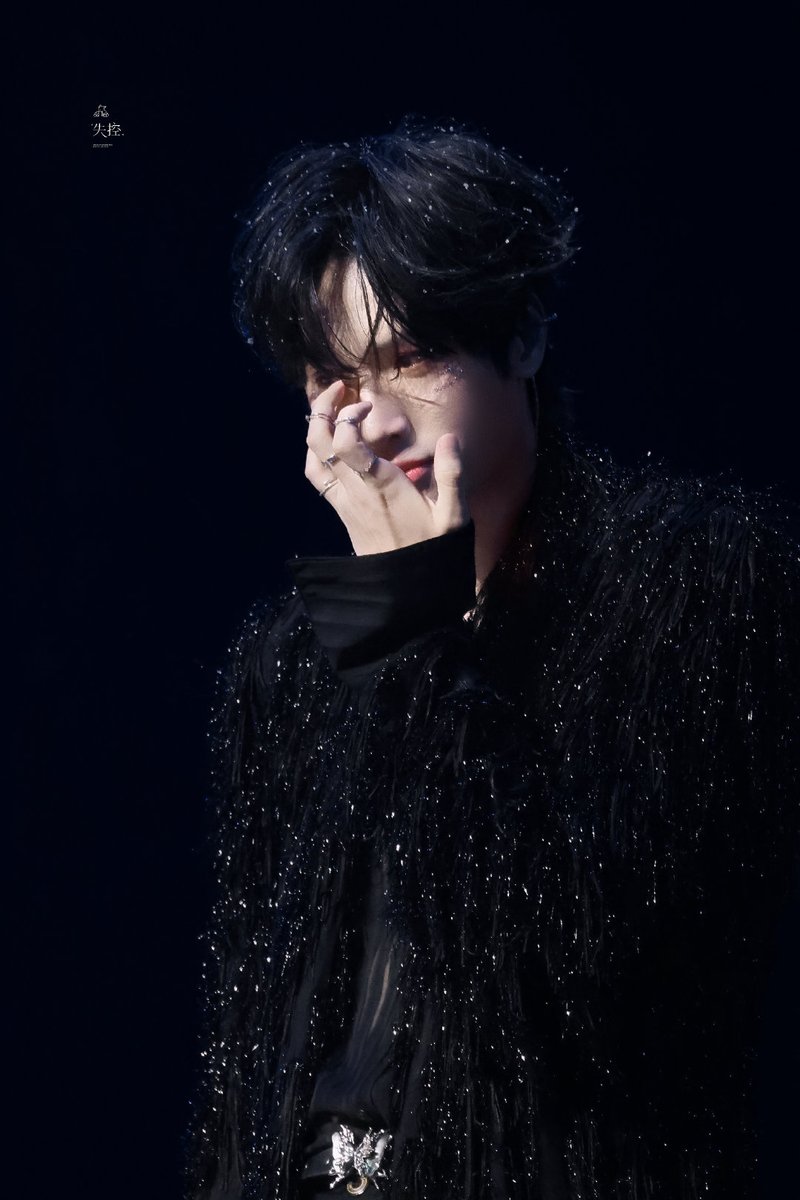 Babe041224's tweet image. ที่จัดงานวันเกิดในเวลาบ่าย 3 เพราะแฟนคลับส่วนมากเป็นผู้หญิง ฮีเป็นห่วงความปลอดภัยของแฟนคลับที่ต้องกลับบ้านดึกๆ จบงานก็มีไลฟ์ให้สำหรับคนที่ไม่ได้ไปงานด้วย ฮี appreciate การมีอยู่ของทุกคนจริงๆ รักเขาเยอะๆได้เลย 🫳🏻🦊

#SEEYOUONSUNDAY3PM
#ZhanXuan #展轩 #จ่านเซวียน