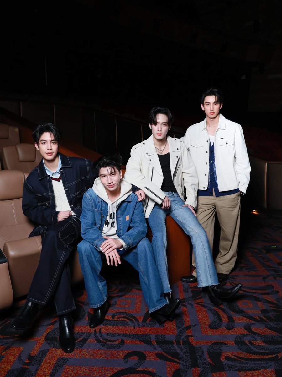 ubl_umbrella's tweet photo. 🧵✨Os atores #SeaKeen e #JavaSurf estão lindíssimos para a exibição do último episódio de #H2hSeries.
#GMMTV
#H2HseriesFinalEp https://t.co/CyhSCyHCzD