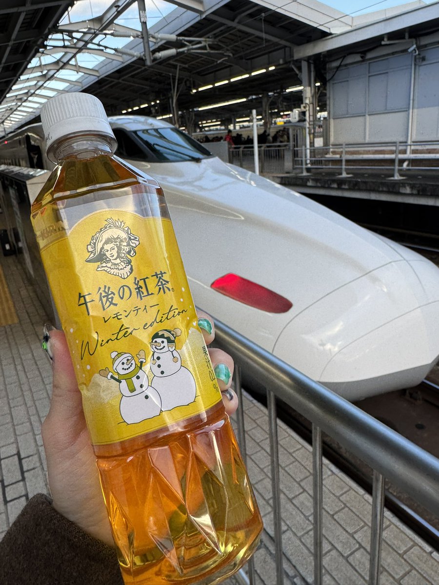 このスノ午後の紅茶、大阪で買ったものけど、、、 東京ではまだ見つけ