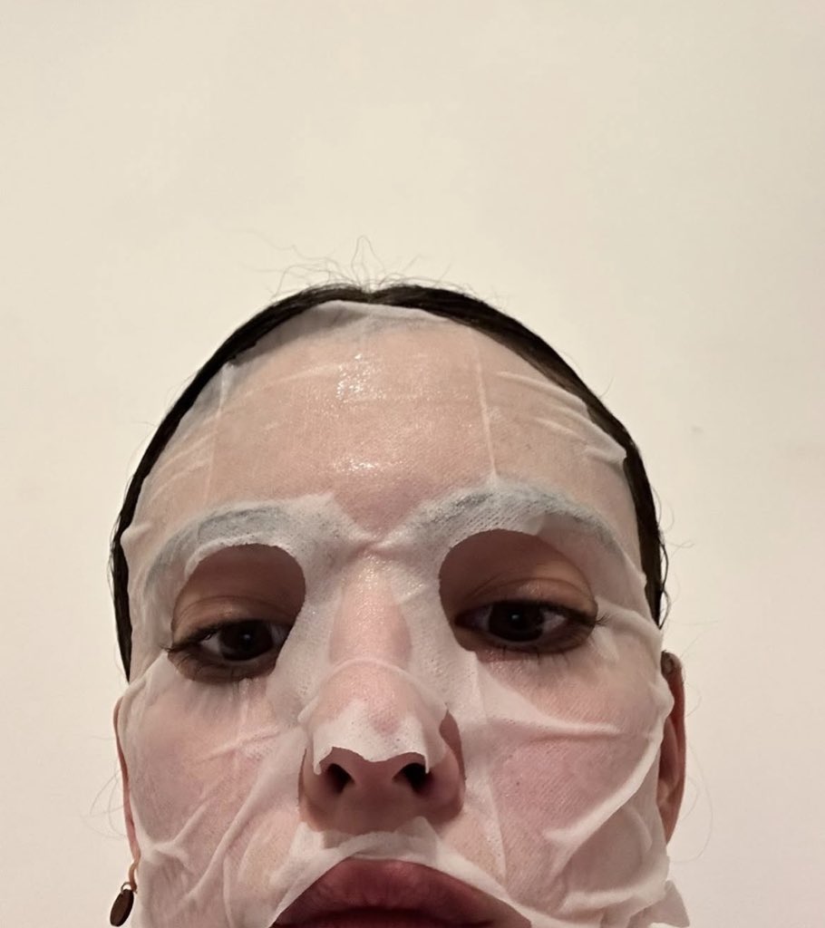 devasell's tweet image. douce armure du jour . bon week-end ! 💋😽