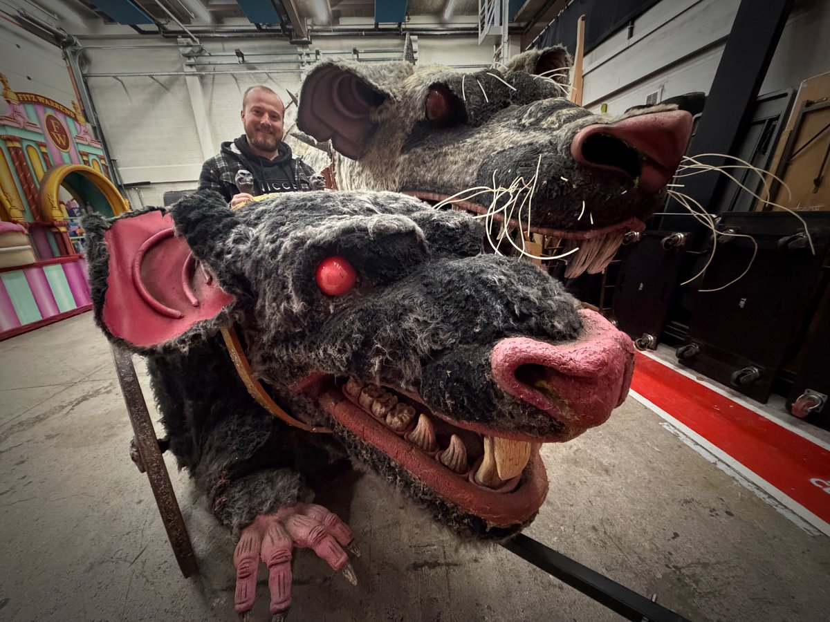 theillusionists's tweet image. Back at Twins HQ after a brilliant season at the Theatre Royal, Plymouth 🎭Our rats are just not for Christmas? 🐀🎄 Because our cheese budget is about to take a serious hit feeding these two for the next 10 months 🧀💸😂
#twinsfx #effects #panto #oftencopiedneverequaled