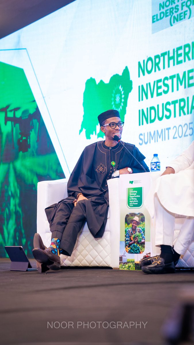 Dee For Real Change tweet media