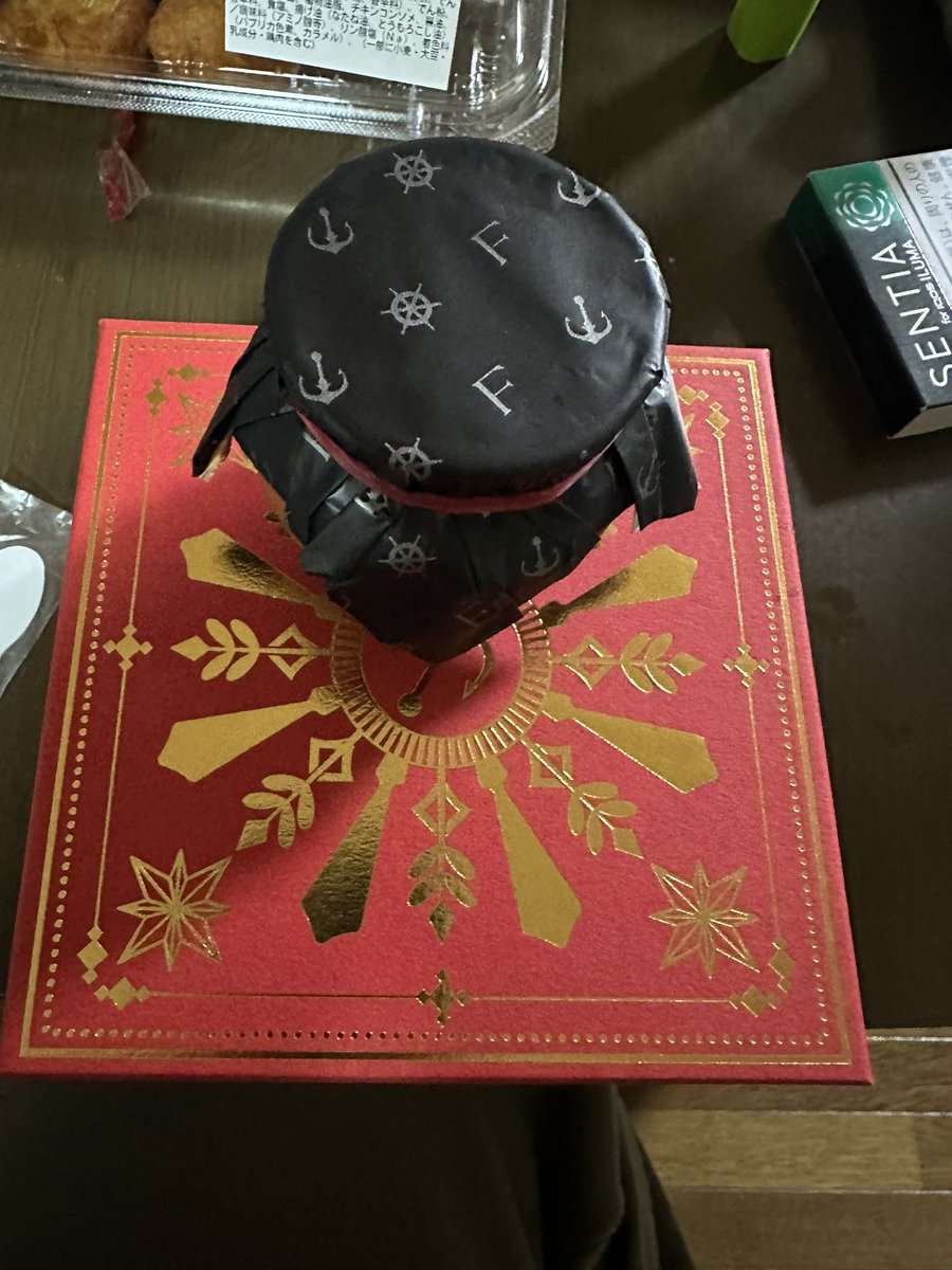 dpsuki's tweet image. と言うことでもらった高級プリンを食べます！俺が