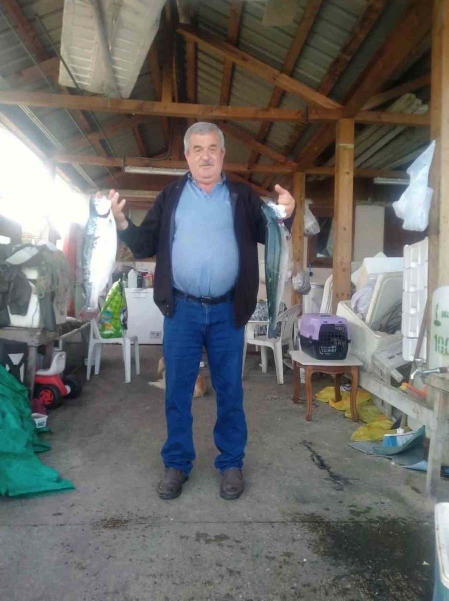 Sabah saatlerinde Görelede bir bankta ölü olarak buluna kişinin  Görele’de balıkçı esnafı olarak tanınan 64 yaşındaki Metin Öztekin olduğu açıklandı. Merhuma Cenebihaktan rahmet kederli ailesine sabır ve başsağlığı dileriz #vefat #cenaze #ölüm #supheliolum #giresun