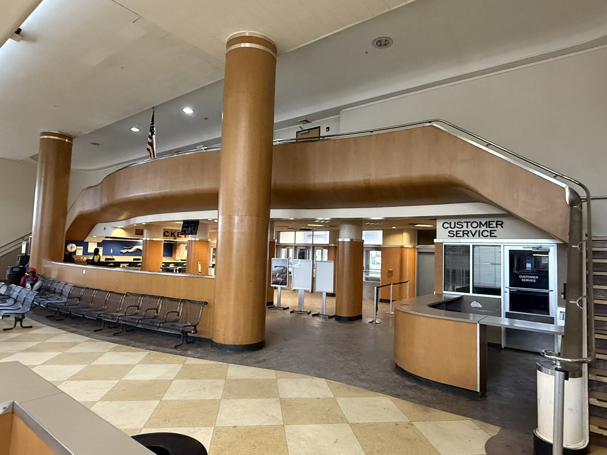 SkrticX's tweet image. Visited the Art Deco Greyhound station at 1465 Chester Ave before operations end in 2026. Great meeting Devaughn Pickett &amp;amp; Javonne Griffin, who shared the history and what it’s like to work there. We all hoped for a bright future for this CLE landmark under Playhouse Square.