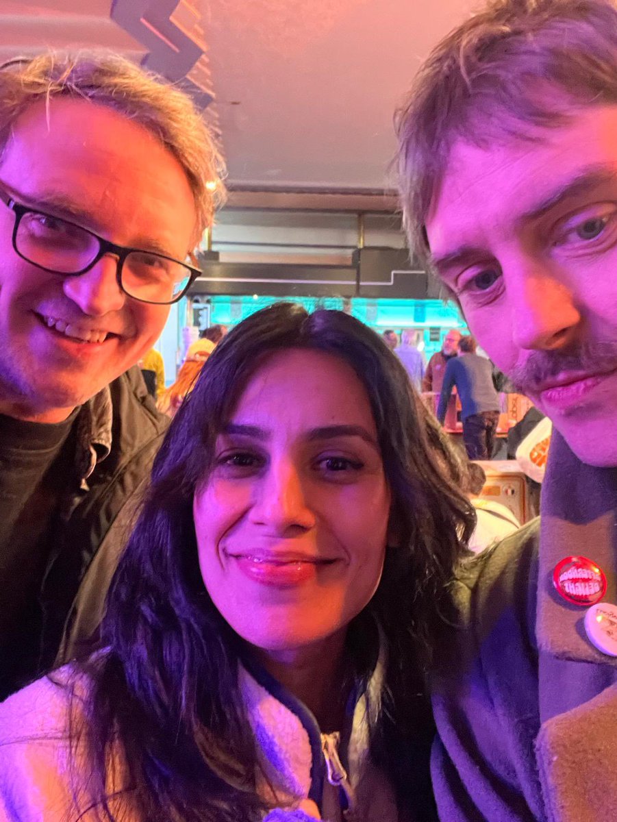 MrAaronWright's tweet photo. Lovely seeing @jamesstarsailor at #merchmarket ✨ https://t.co/AzzKS3ubBn