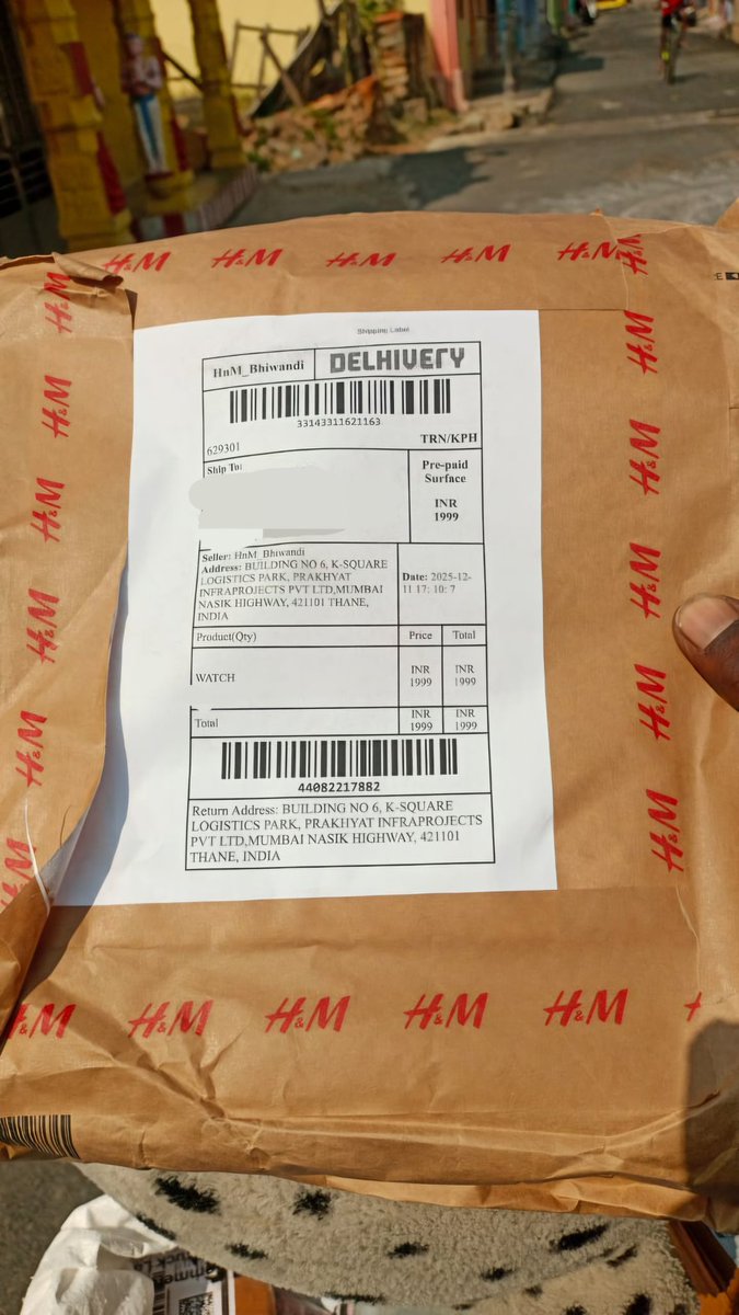 Karthikeya71807's tweet photo. H&amp;M claimed they received a different item &amp; reshipped a wall clock. Multiple emails sent with evidence, but no refund. Even after showing all proof, they say "case closed". @hm @hmindia https://t.co/n0w0E4dgVu