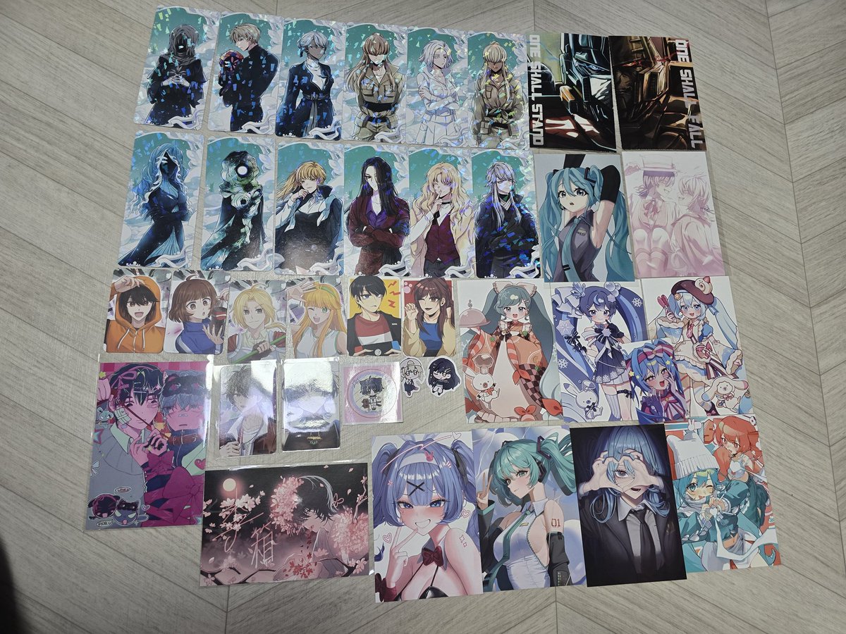 qlswer's tweet image. #1코부산후기

이번엔 좋아하는 작가님 굿즈도 많이 샀지만 지인 의리 구매도 참 많았습니다. 지인 부스도 돕고 역대급으로 트친도 많이 만나고 좋아하는 코스도 많이 본 부코였습니다. 

그리고 제가 덕질하는 장르가 이렇게 많았었나 싶기도 했던 부코이기도 합니다. ㅋㅋ 다음 부코에서 봐요 모두♡